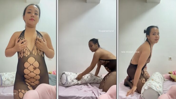Babyel Pamer Lingerie Seksi Sambil Colmek